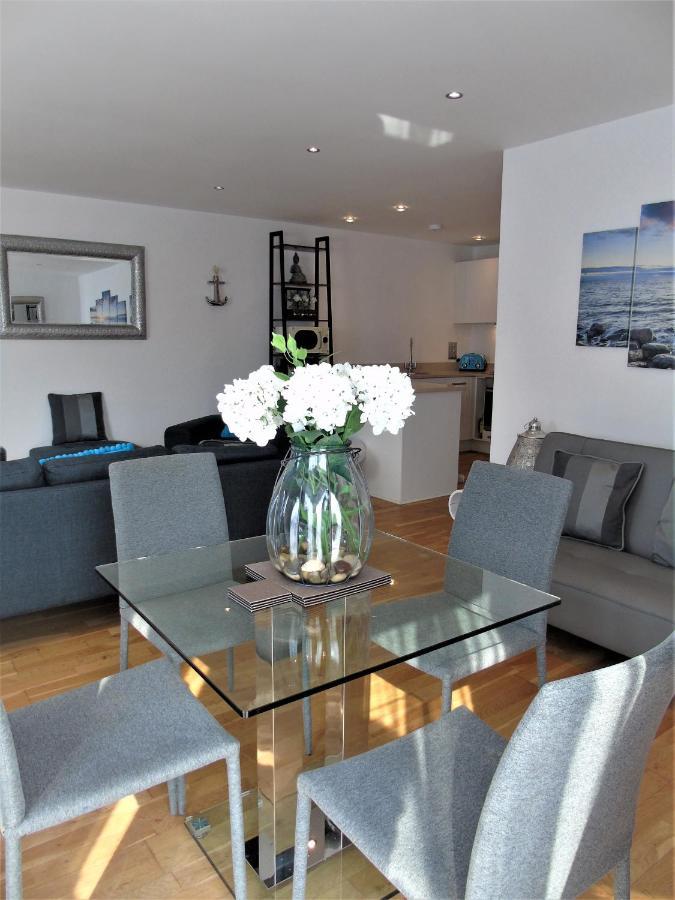 Seaview, Luxury Apartment, 2 Min Walk To Porth Beach New Quay Kültér fotó